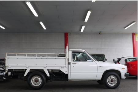 1983 toyota hilux 1 ton RN45 1.6 MT for sale in japan 67k.PNG